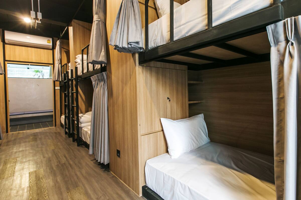 Male Dormitory with Shared Bathroom | Peti besi dalam bilik, Wi-fi percuma