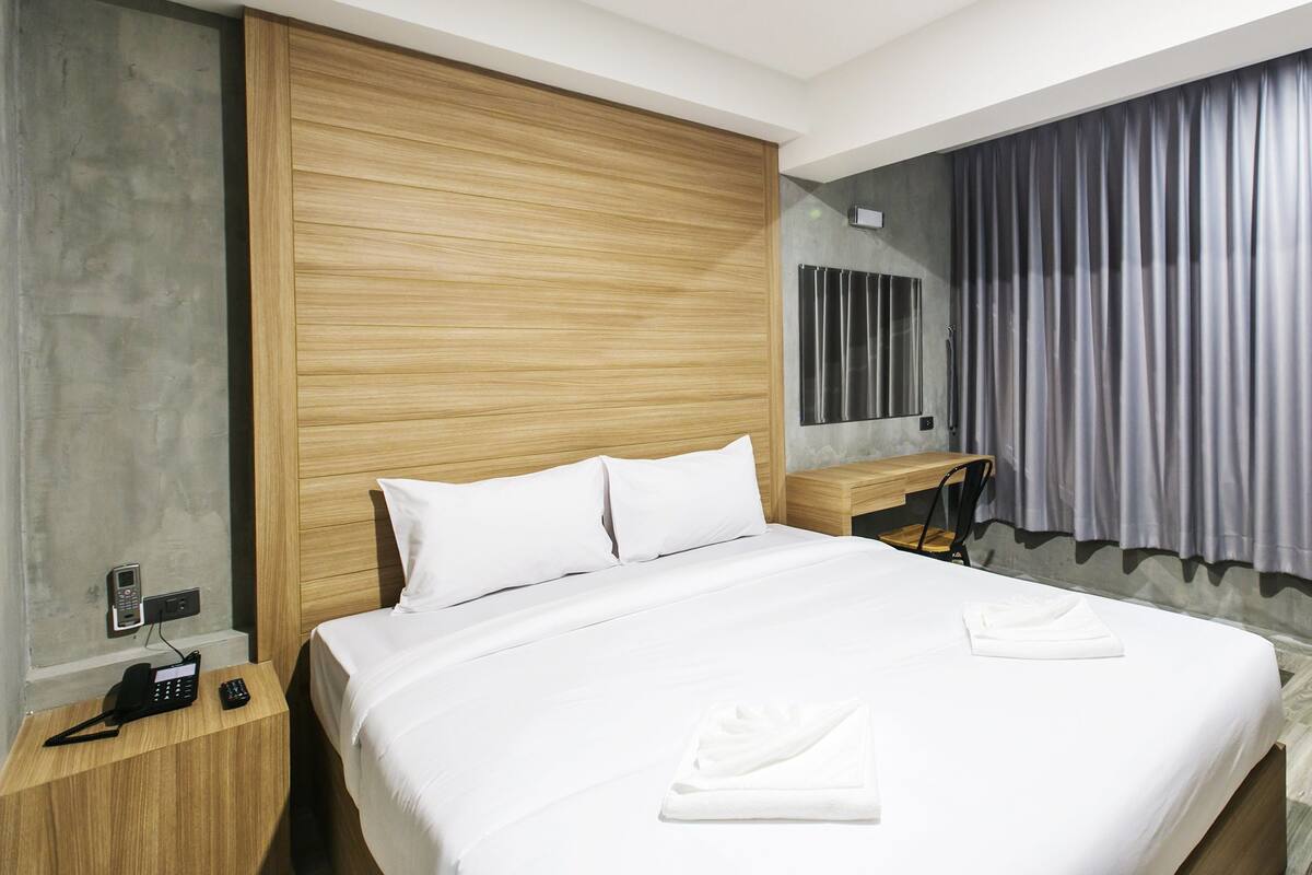 In-room safe, free WiFi