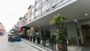 Exterior detail - McCoy Beach Jomtien Pattaya - Hostel (Pattaya)
