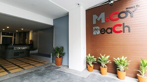 Property entrance - McCoy Beach Jomtien Pattaya - Hostel (Pattaya)