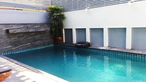 Indoor pool - McCoy Beach Jomtien Pattaya - Hostel (Pattaya)