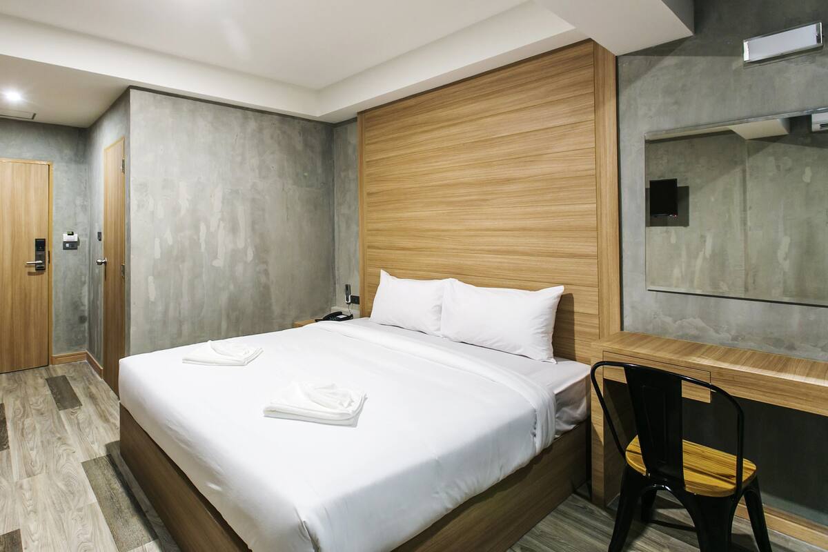 In-room safe, free WiFi