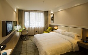 Escritorio, cortinas blackout y wifi gratis