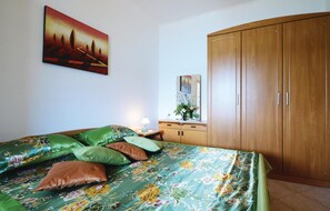 2 bedrooms, bed sheets