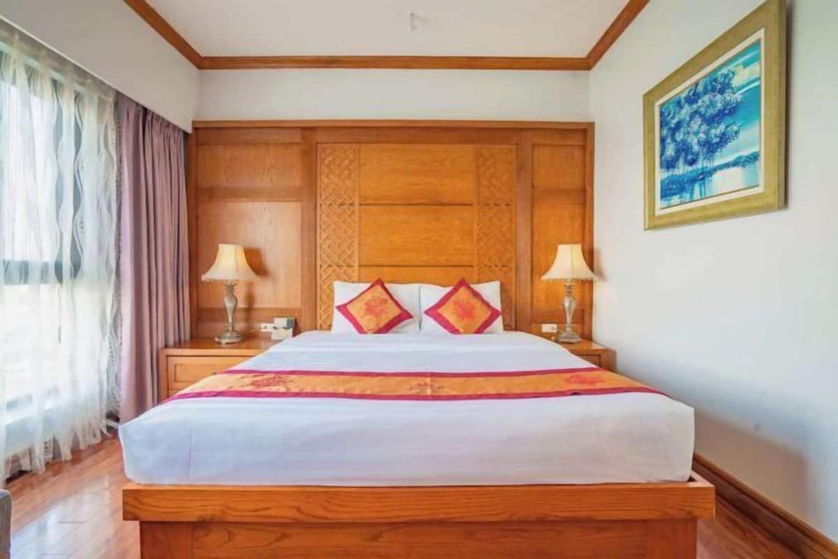 Minibar, in-room safe, desk, soundproofing