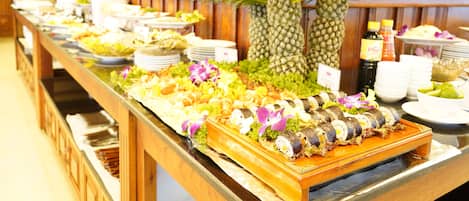 Free daily buffet breakfast