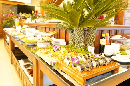 Free daily buffet breakfast