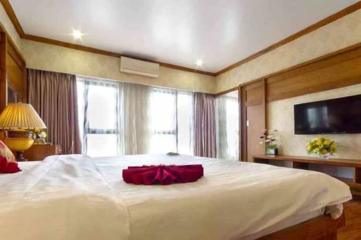 Minibar, in-room safe, desk, soundproofing