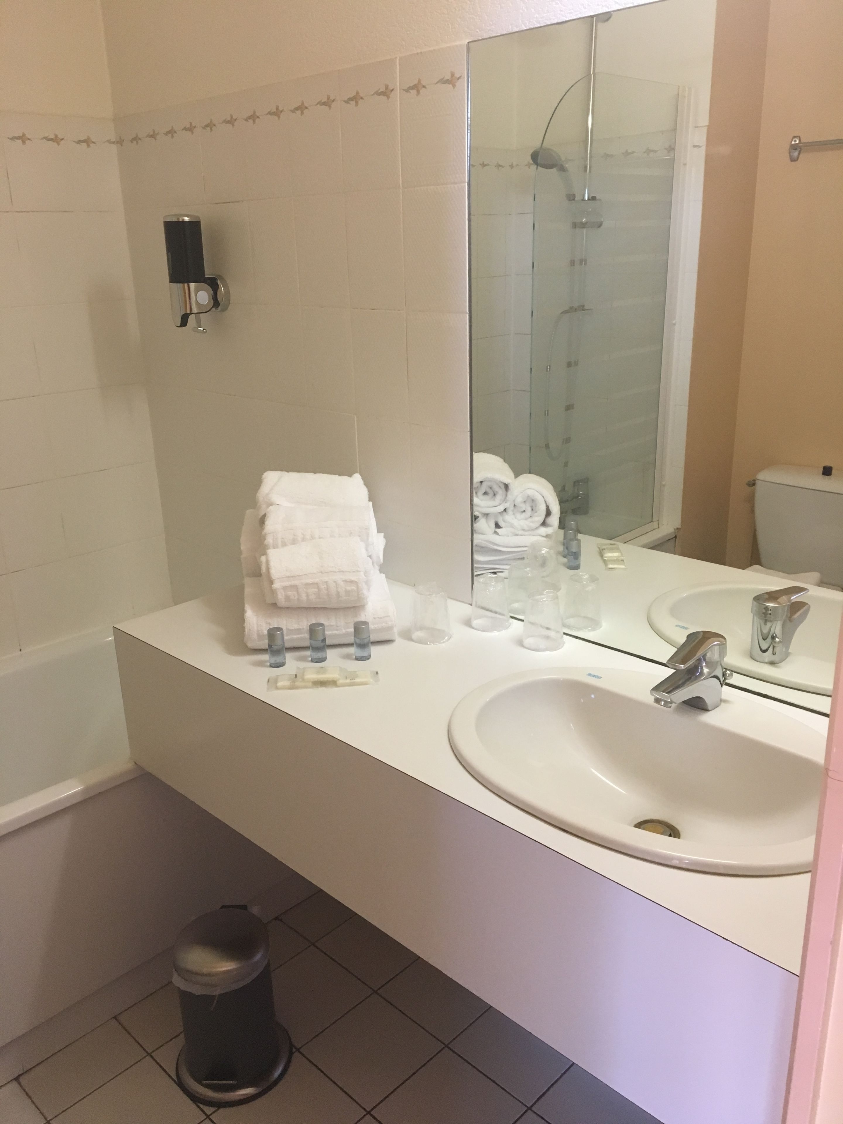 combined shower/bathtub, free toiletries, hair dryer, towels