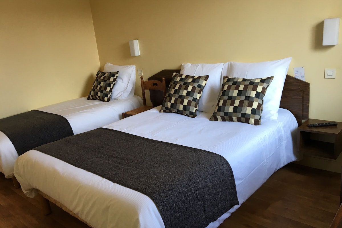 triple room | desk, iron/ironing board, free wifi, bed sheets