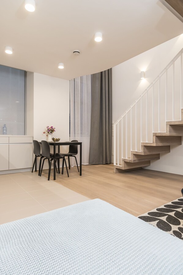 Deluxe Apartment (Cleaning Fee Included) | In-room dining