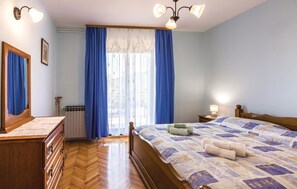 3 bedrooms, travel crib, free WiFi, bed sheets - Nice apartment in Veprinac with WiFi (Veprinac)