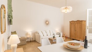 Appartement (Cleaning Fee Included) | Restauration dans la chambre