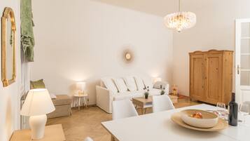 Apartment (Cleaning Fee Included) | In-room dining