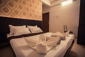 Deluxe Room, 1 Double Bed | In-room safe, iron/ironing board, rollaway beds, free WiFi