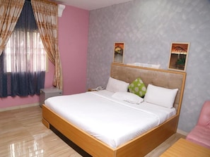 Desk, free WiFi - Nera Hotel - Adults Only (Abuja)