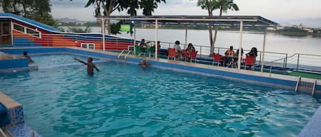 Utomhuspool
