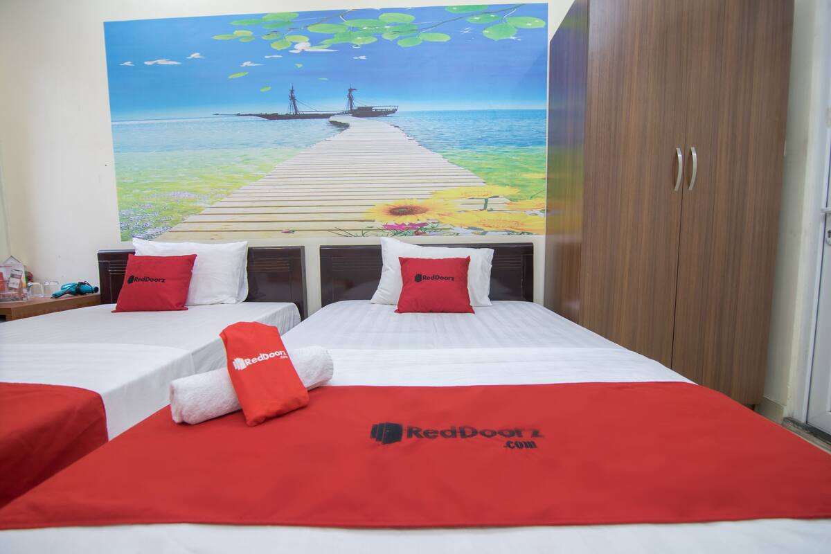 Habitación superior con 2 camas individuales | Escritorio y wifi gratis
