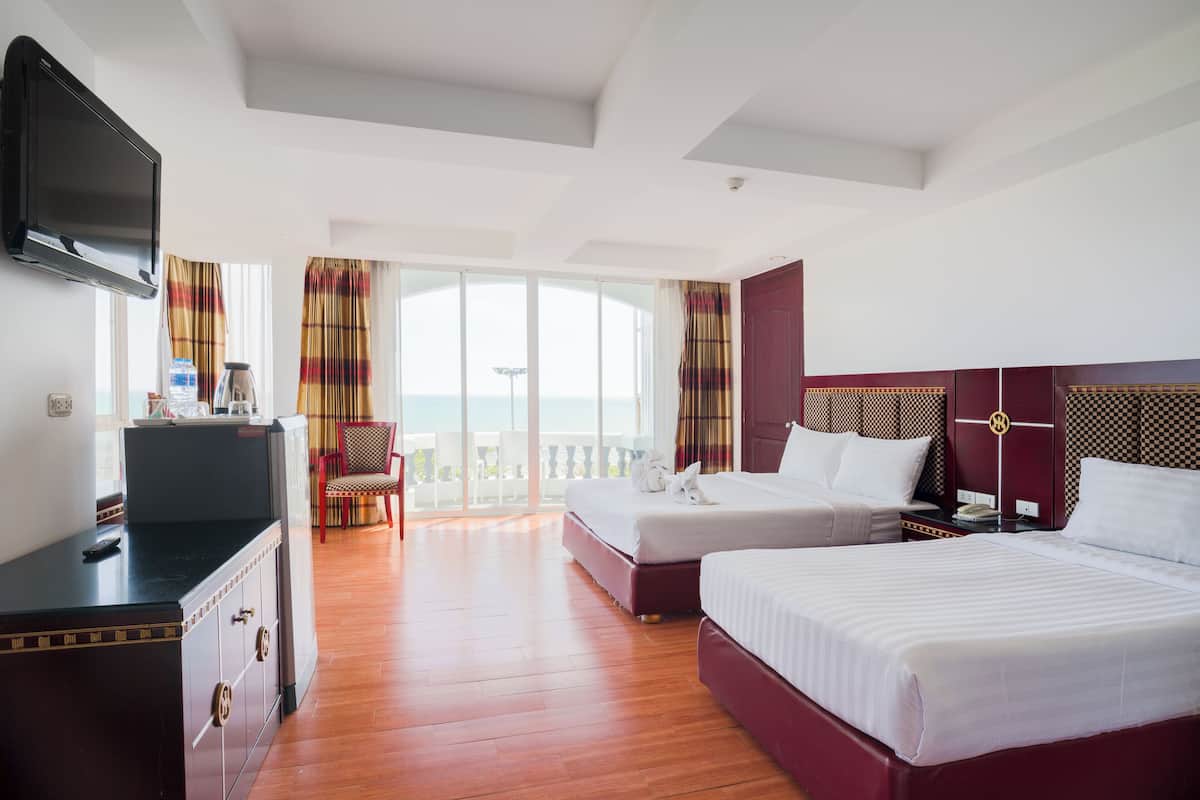 Deluxe Twin kamer, uitzicht op zee, aan het strand | 1 slaapkamer, een kluis op de kamer, een bureau, gratis wifi