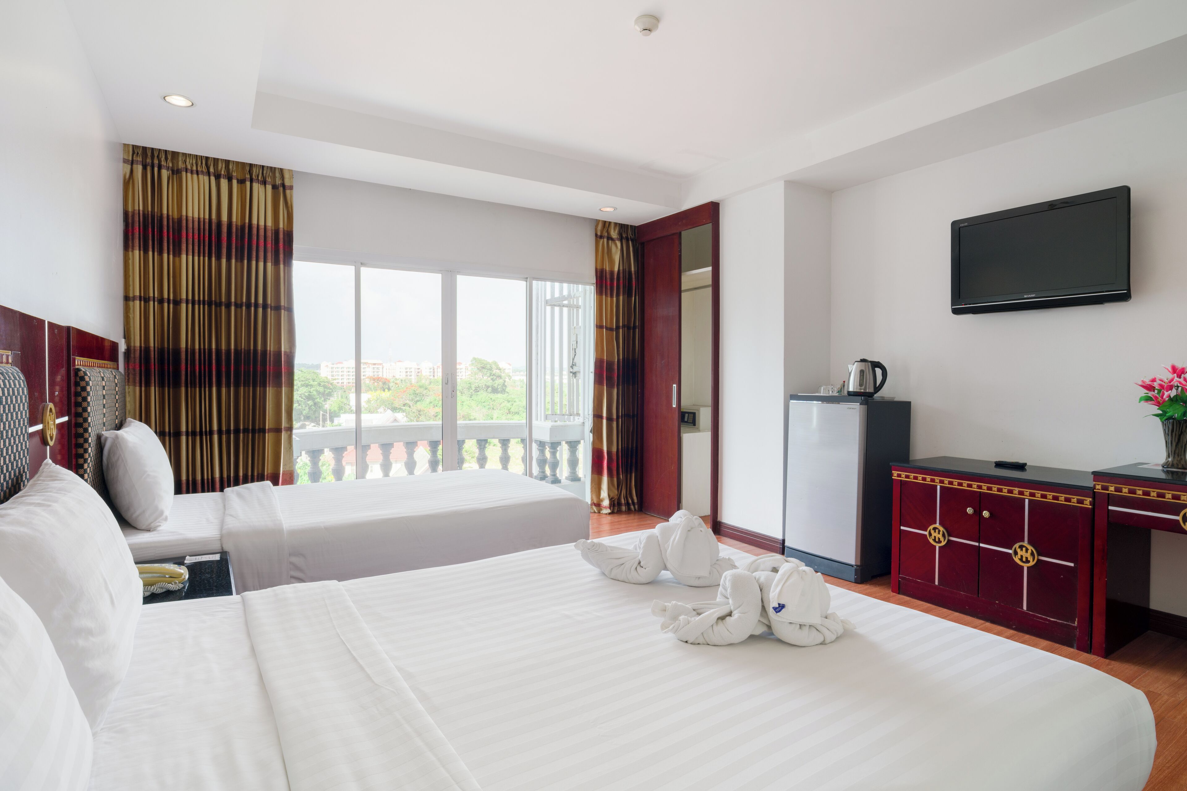 Tomannsrom – superior | Safe på rommet, skrivebord, wi-fi (inkludert) og sengetøy