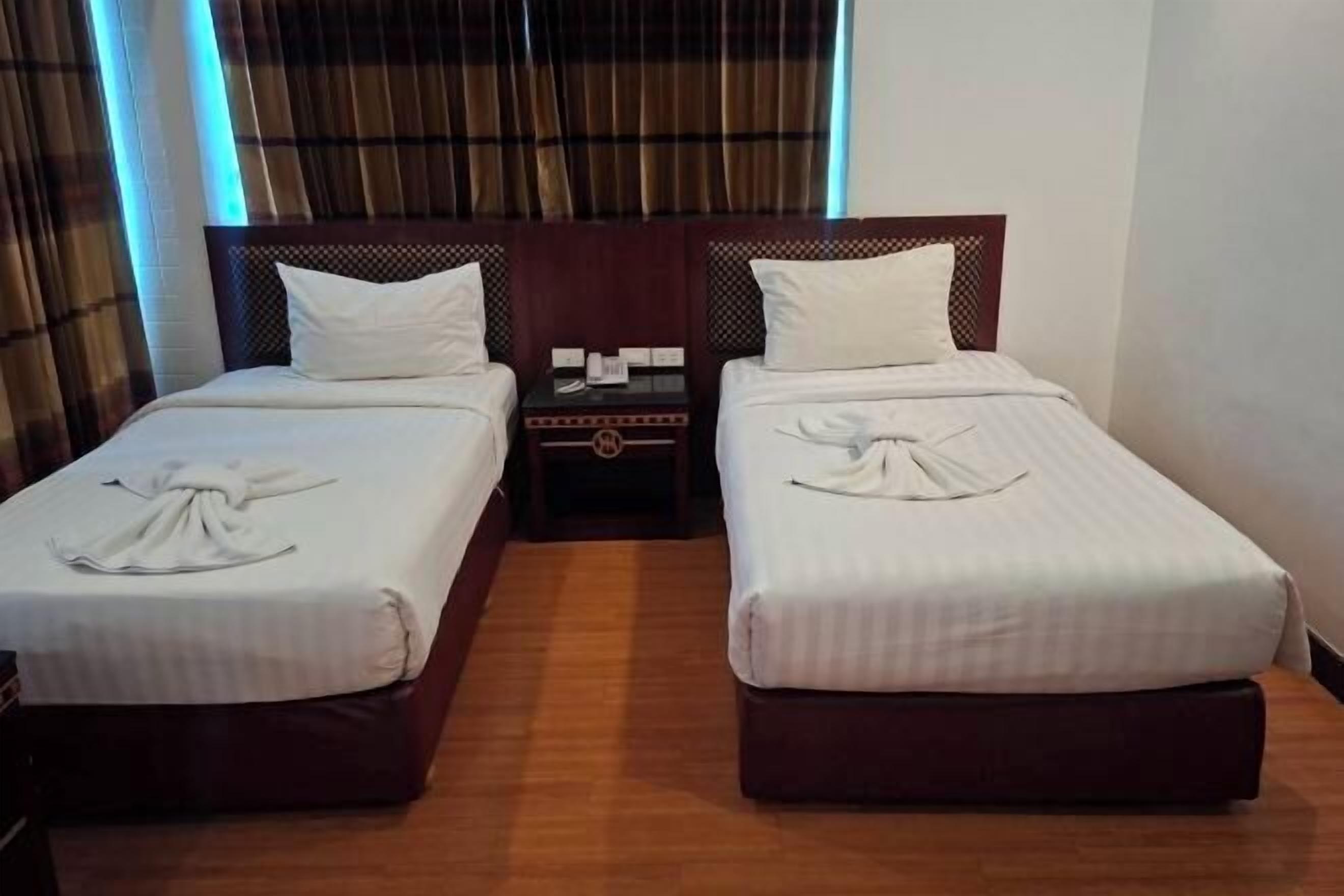 Safe på rommet, skrivebord, wi-fi (inkludert) og sengetøy