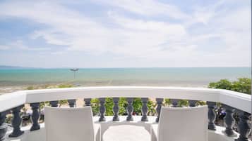 Junior Suite, 1 King Bed, Sea View, Beachfront | In-room safe, desk, free WiFi, bed sheets