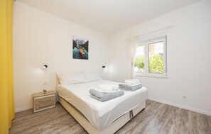 7 bedrooms, travel cot, free WiFi, bed sheets