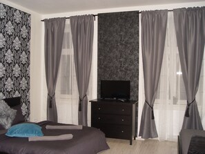 Leilighet – classic, 2 soverom, terrasse (Apt 13) | 1 soverom, sengetøy av topp kvalitet, skrivebord og lydisolert