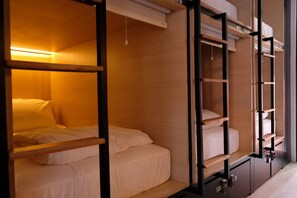 1 多间卧室、遮光窗帘、免费 WiFi、床单