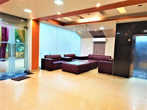 Interior entrance - Hotel Sunshine Park (Ghaziabad)