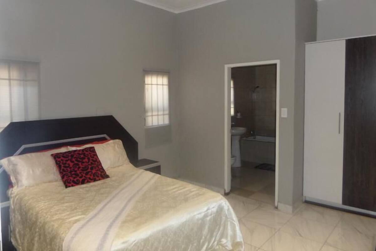 Estudio (King) | Minibar, escritorio, ropa de cama