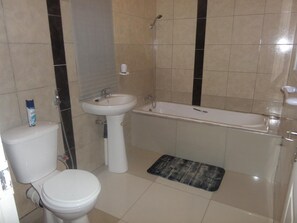King-Studio Room | Bathroom