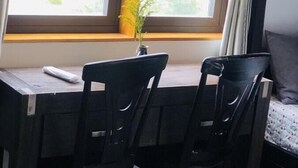 Minibar, skrivebord, lydisolert og wi-fi (inkludert)