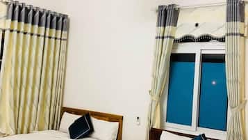 Familienzimmer | Minibar, Schreibtisch, schallisolierte Zimmer, kostenloses WLAN