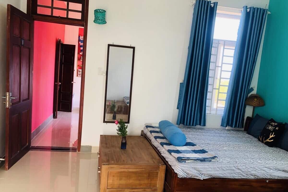 Habitación familiar | Minibar, escritorio, sistema de insonorización y wifi gratis