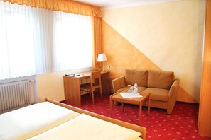 Unclassified image, 5 of 10, button - Double Room 1 - Hotel Garni Goldener Schwan (Bad Windsheim)
