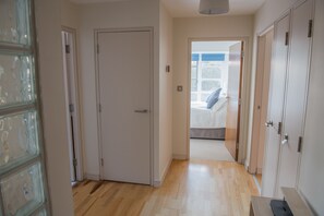 City Apartment, 2 Bedrooms, Non Smoking, City View | 2 bedrooms, individually decorated, individually furnished, desk - Toothbrush Apartments - Central Ipswich (Ipswich)