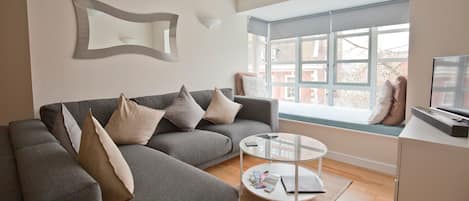 City Apartment, 2 Bedrooms, Non Smoking, City View | Living area | 42-inch flat-screen TV with digital channels, TV