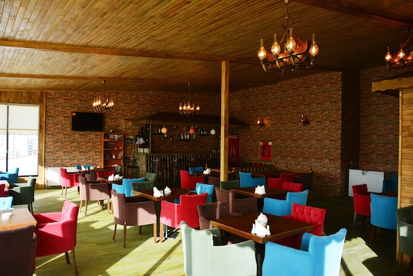 Café da manhã com buffet grátis todos os dias