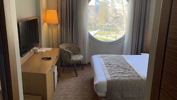 Double or Twin Room | Premium bedding, desk, soundproofing, free WiFi