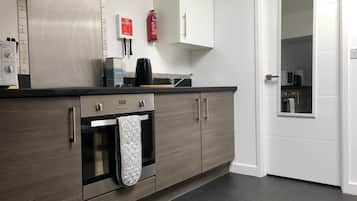 Studio trung tâm thành phố, 1 giường đôi | Bếp riêng | Lò vi sóng, lò nướng, bếp nấu, ấm điện