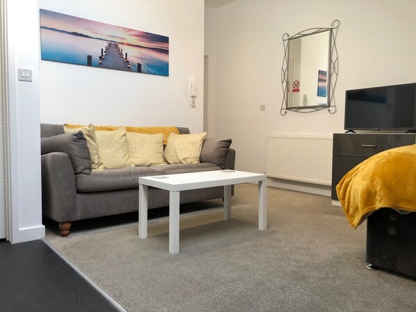 City Studio, 1 Double Bed | Living area | Flat-screen TV, Netflix