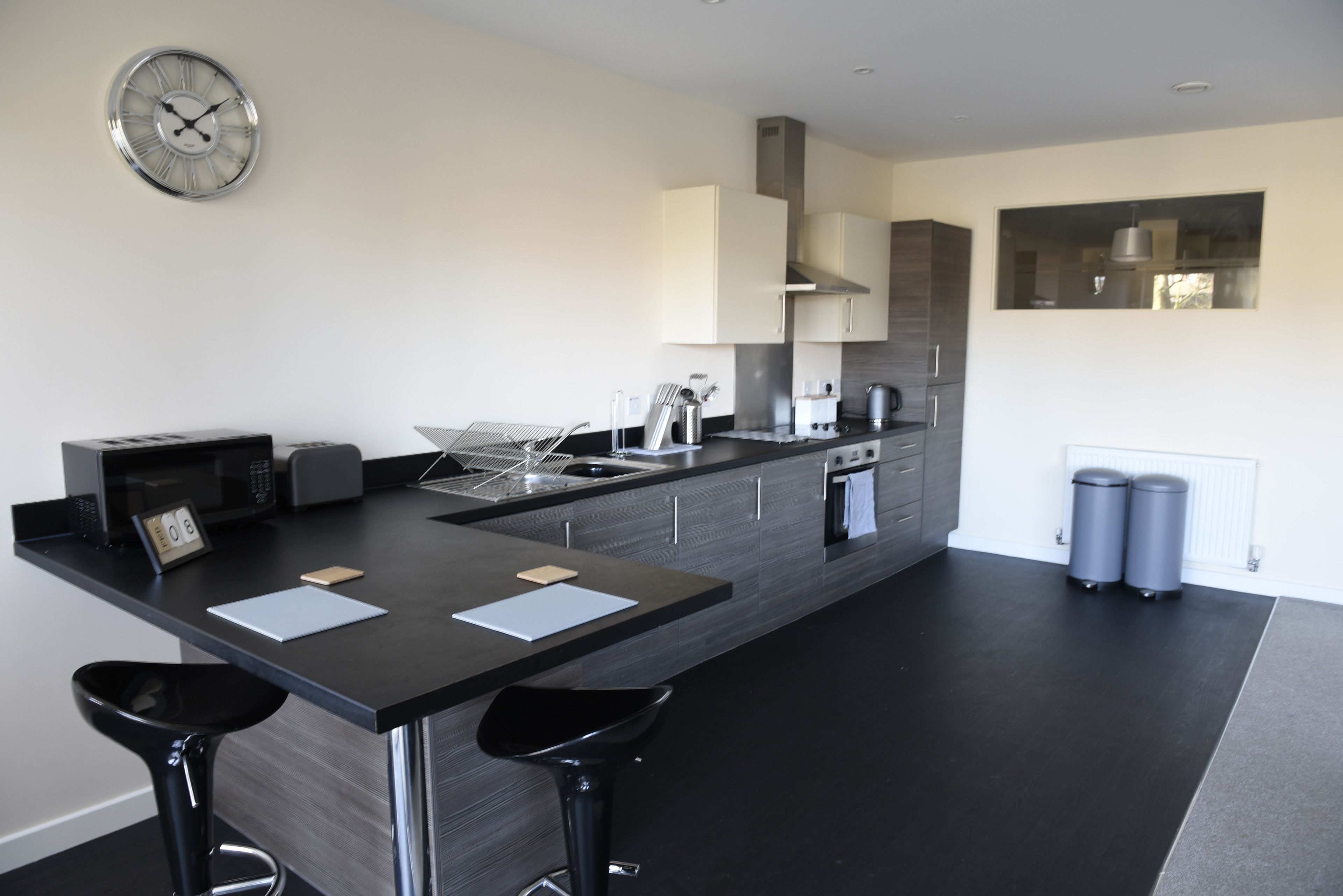 City Apartment, 2 Bedrooms (29) | Private kitchen | Microwave, oven, stovetop, electric kettle