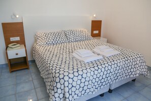 1 Schlafzimmer, hochwertige Bettwaren, Daunenbettdecken, Minibar