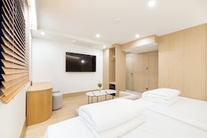 Family Twin Room, 2 Queen Beds, Hot Tub | City view