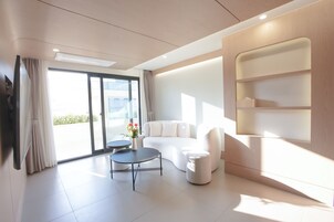Studio Suite Presidensial, Beberapa Tempat Tidur, hot tub | Area keluarga | TV layar datar, Netflix, lantai berpemanas, dan layanan streaming