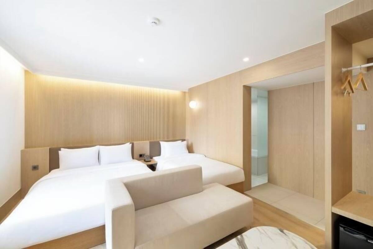 Premium bedding, minibar, desk, laptop workspace