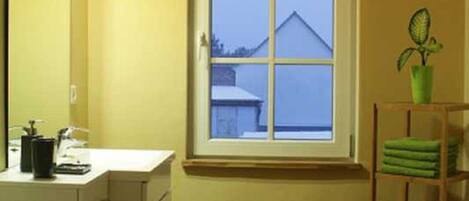 浴缸、風筒、提供毛巾、番梘