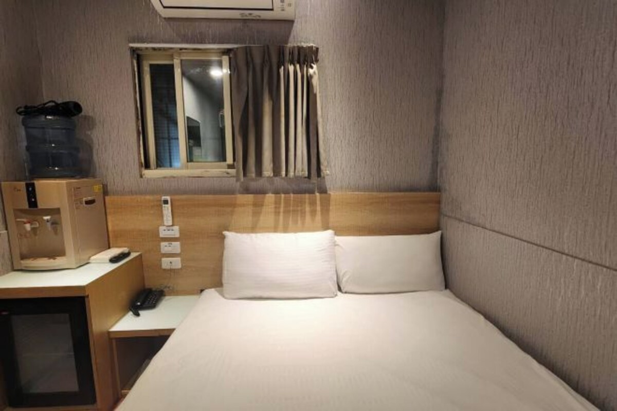 WiFi (free), bed sheets