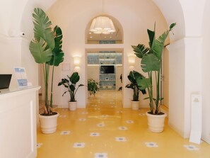 Interior entrance - Unconventional Hotel Sorrento (Sant'Agnello)